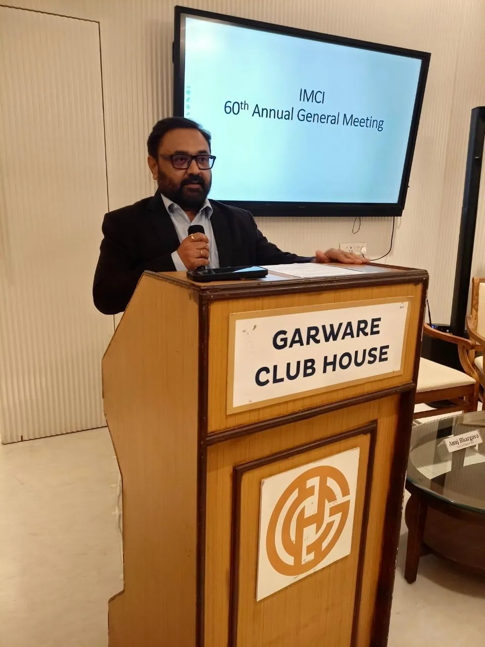 Kirtiraj Gohil at the lectern, addressing the Institute of Management Consultants of India